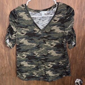Nine West Camouflage V-Neck Short Sleeve Tee